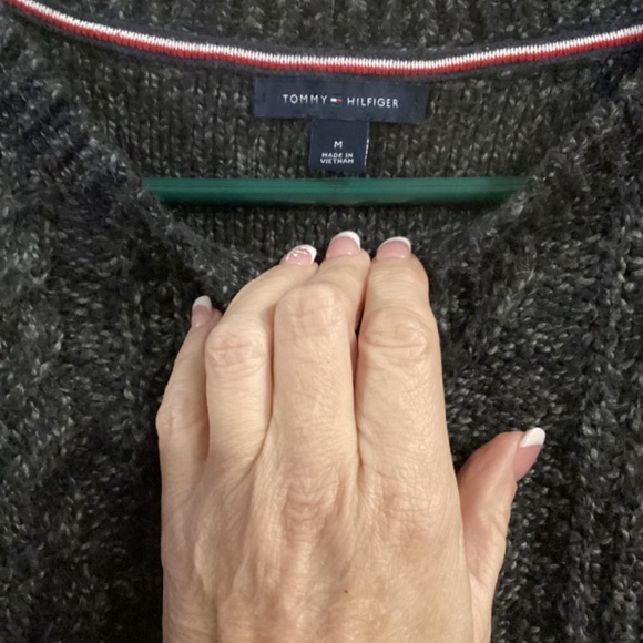 Woman’s Tommy Hilfiger grey sweater medium - Picture 2 of 3
